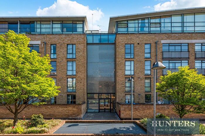 1 Bedroom Flat For Sale In Town Meadow, Brentford, TW8