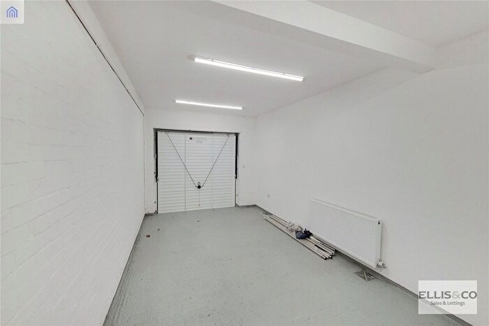 5 Bedroom Semi-Detached House To Rent In Park Chase, Wembley, HA9