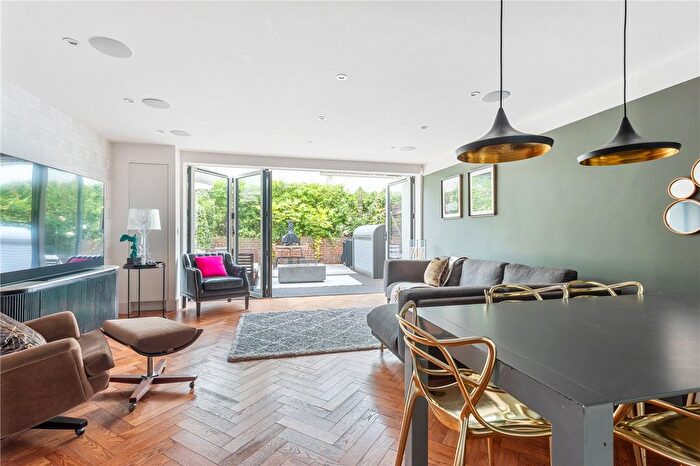 5 Bedroom Semi-Detached House To Rent In Pakefield Mews, London, SW2