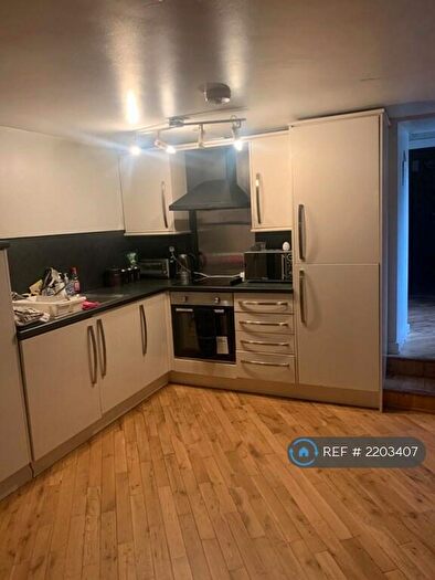 1 Bedroom Flat To Rent In Town Street, Leeds, LS28