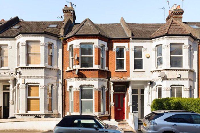 3 Bedroom Property For Sale In Elspeth Road, Clapham Common, SW11