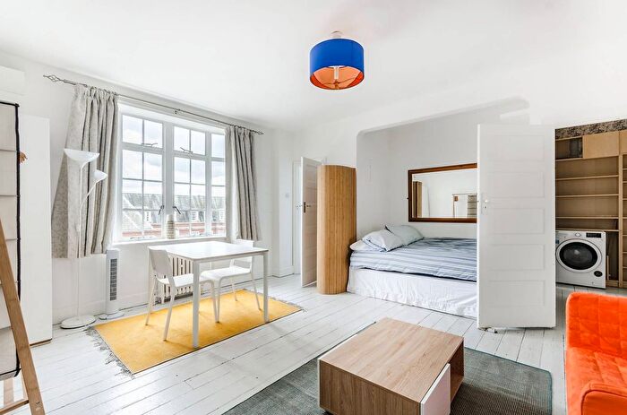 Studio To Rent In Upper Woburn Place, Bloomsbury, London, WC1H