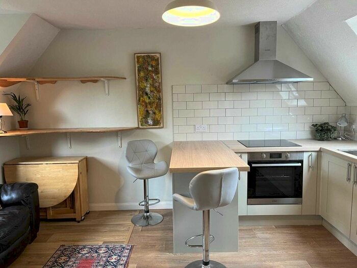 1 Bedroom Flat To Rent In Flat Of Waterside Close, Godalming, GU7