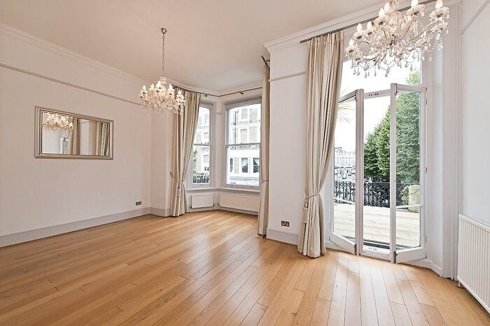 2 Bedroom Flat To Rent In Redcliffe Square, London, SW10