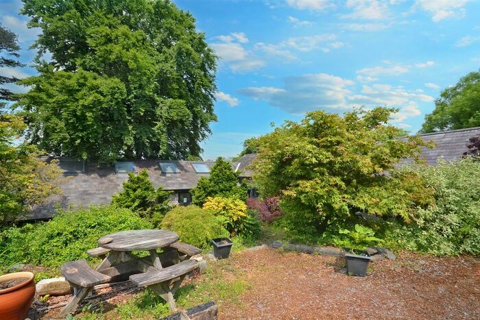 4 Bedroom Detached House For Sale In Alltwalis Road, Pontarsais, Carmarthen, SA32