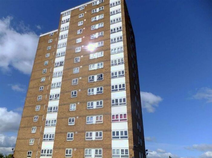 2 Bedroom Flat To Rent In Highclere Avenue, Salford, M7