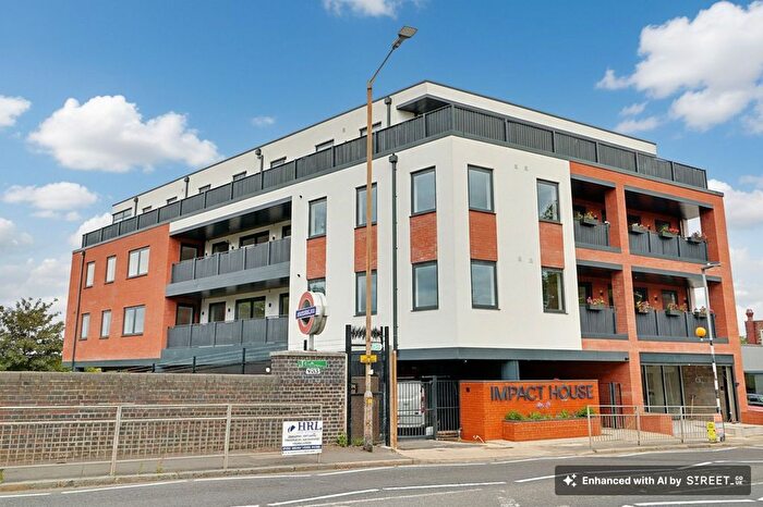 3 Bedroom Flat For Sale In High Road, Chigwell, IG7