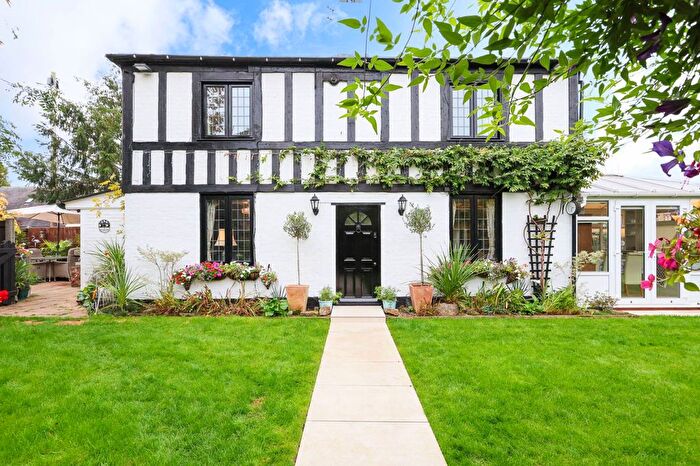 3 Bedroom Detached House For Sale In High Road, Byfleet, West Byfleet, KT14