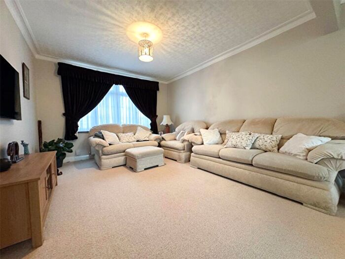 4 Bedroom Semi-Detached House To Rent In Pinner Park Avenue, Harrow, HA2