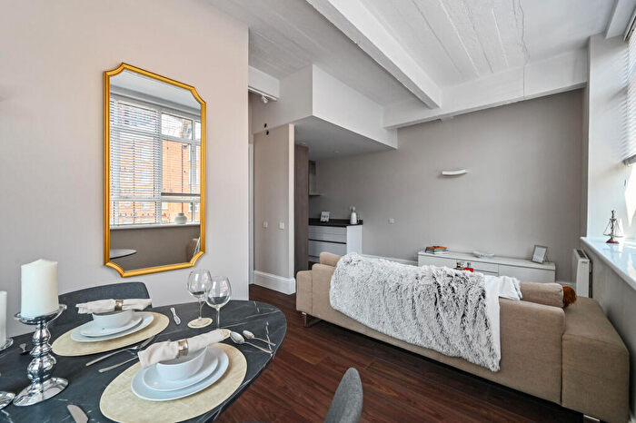 2 Bedroom Flat To Rent In Dingley Road, Islington, London, EC1V