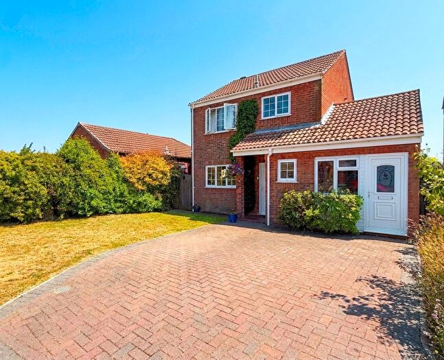3 Bedroom Detached House For Sale In Larkspur Gardens, Holbury, SO45