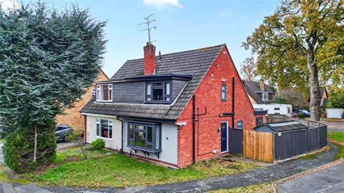 3 Bedroom Semi-Detached House For Sale In Harvey Road, Farnborough, Hampshire, GU14