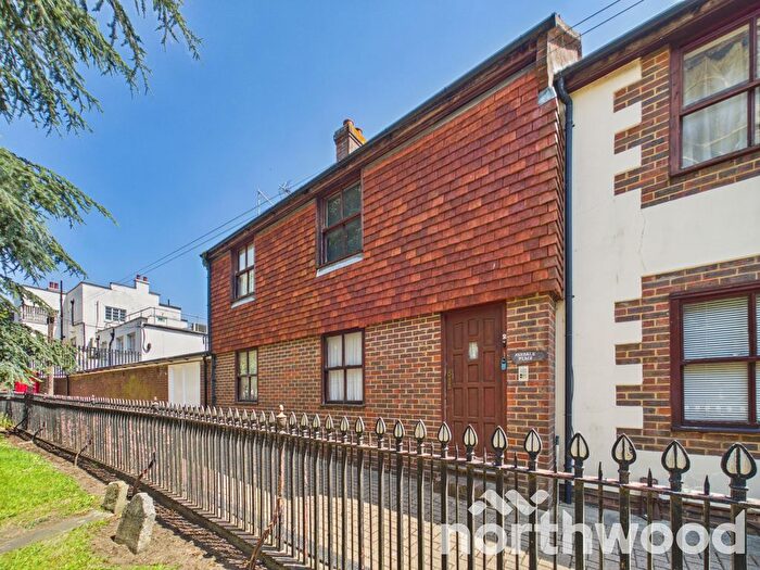 1 Bedroom Flat For Sale In Ashdale Place, Churchyard, Ashford, TN23