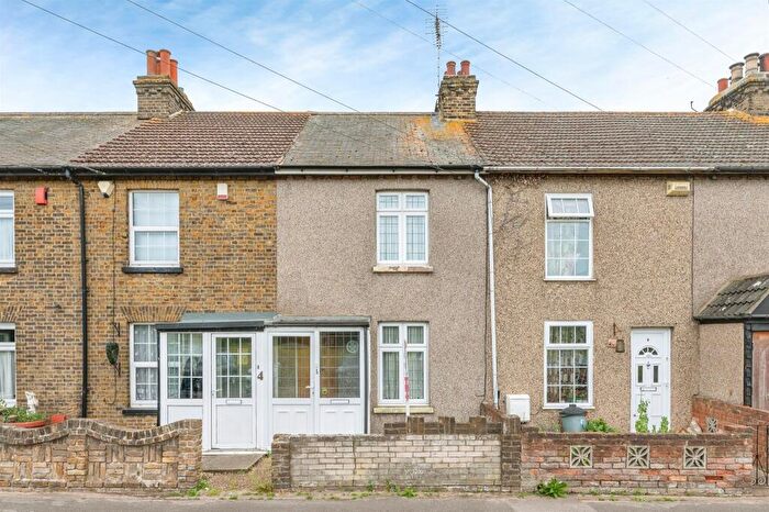 2 Bedroom Cottage For Sale In Wennington Road, Wennington, Rainham, RM13
