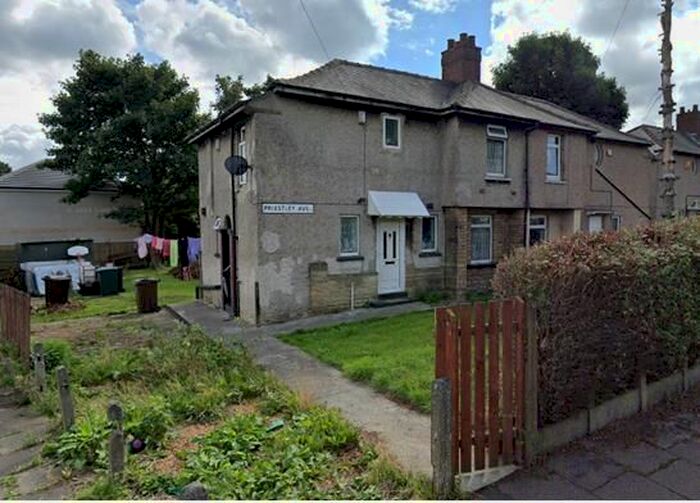 3 Bedroom Property To Rent In Priestley Avenue, Bradford, BD6