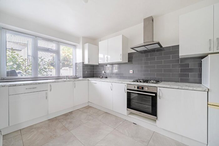 2 Bedroom Flat For Sale In Wood Street, Chiswick, London, W4