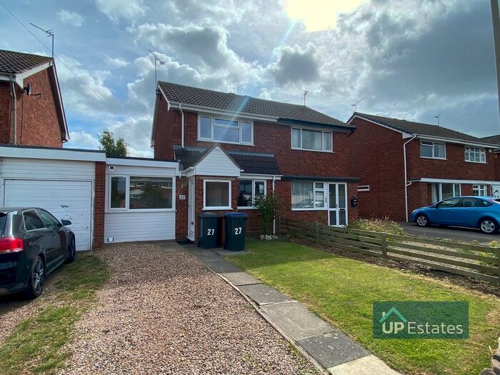 3 Bedroom Semi-Detached House To Rent In Dale End Close, Hinckley, LE10