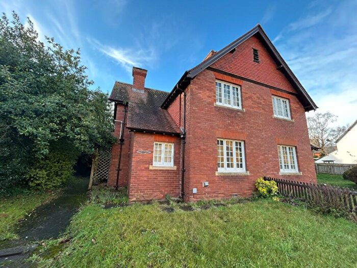 2 Bedroom Semi-Detached House To Rent In South View, EX5