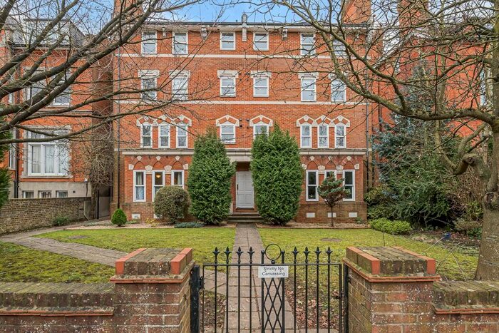 2 Bedroom Flat To Rent In Osborne Road, Windsor, SL4