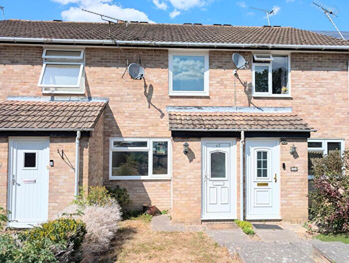 2 Bedroom Terraced House To Rent In Drake Close, Horsham, RH12