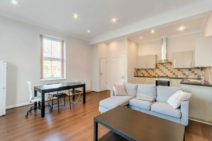 3 Bedroom Flat To Rent In Salusbury Road, Queen's Park, London, NW6