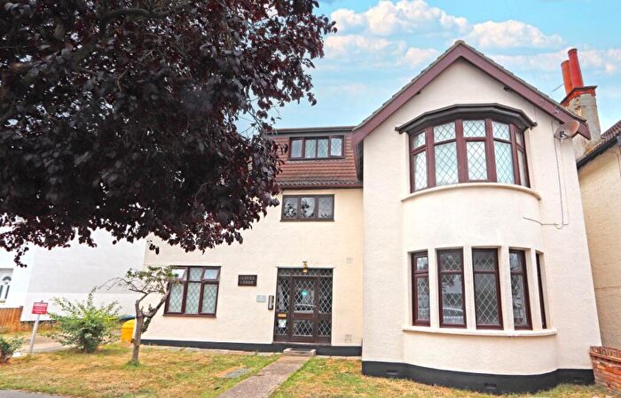 1 Bedroom Flat For Sale In Flat Clover Lodge, Sandleigh Road, Leigh-on-Sea, Essex, SS9