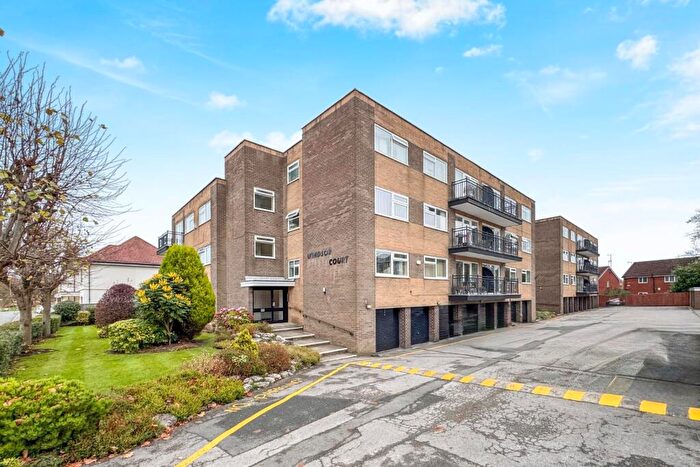 2 Bedroom Apartment To Rent In Windsor Court, Moortown, LS17