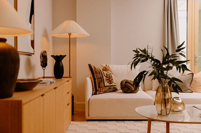 3 Bedroom Apartment To Rent In Embassy Boulevard, London, SW11