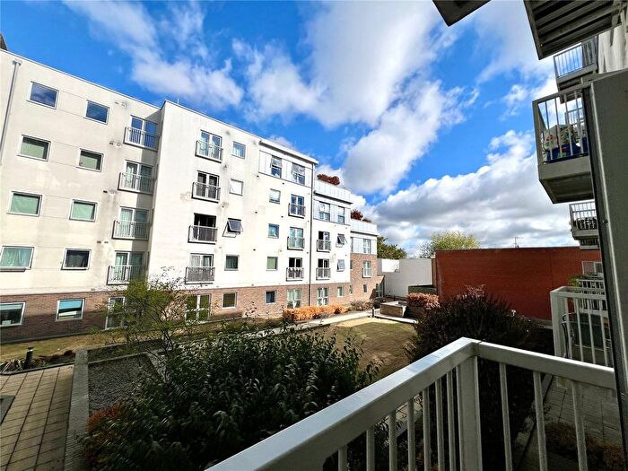 1 Bedroom Flat For Sale In Station View, Guildford, Surrey, GU1