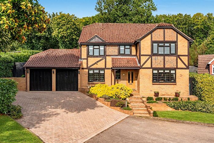5 Bedroom Detached House For Sale In Pine Crest, Welwyn, AL6