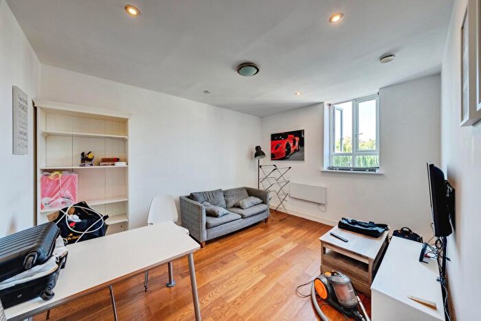 1 Bedroom Flat For Sale In Romford Road, London, E15