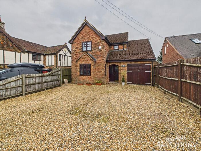 4 Bedroom Detached House For Sale In Common Road, Kensworth, Dunstable, Bedfordshire, LU6