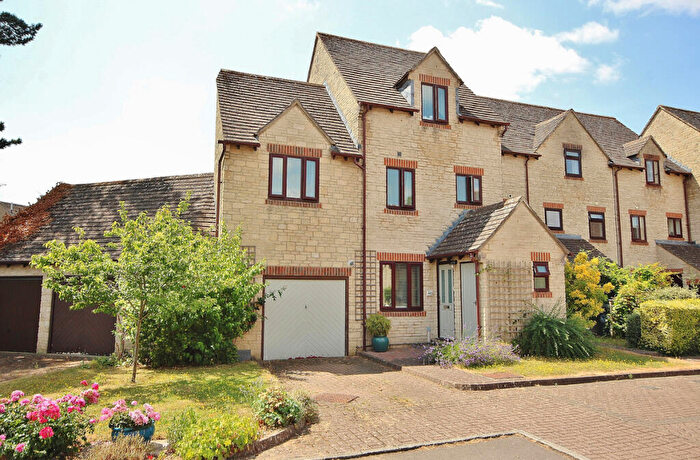 3 Bedroom End Of Terrace House For Sale In Langdale Gate, Witney, OX28