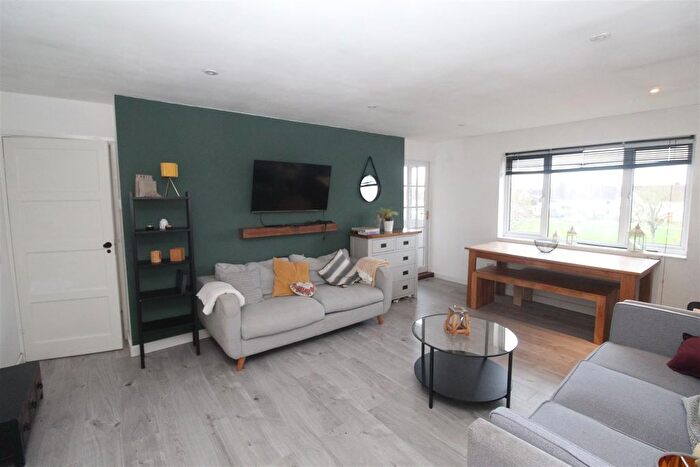 2 Bedroom Flat To Rent In Tynant, Cardiff, CF14