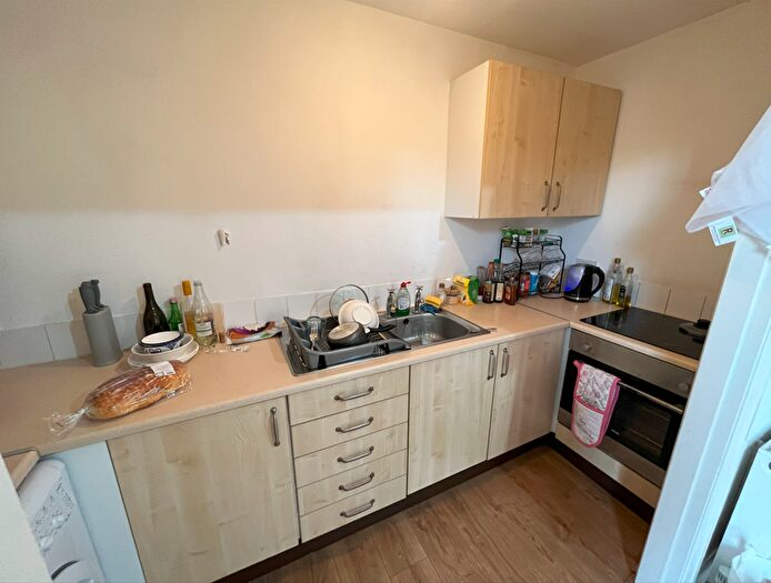 1 Bedroom Flat To Rent In Swinton Grove, Manchester, M13