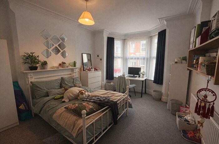 5 Bedroom Semi Detached House To Rent In Derby Grove, Lenton, Nottingham, NG7