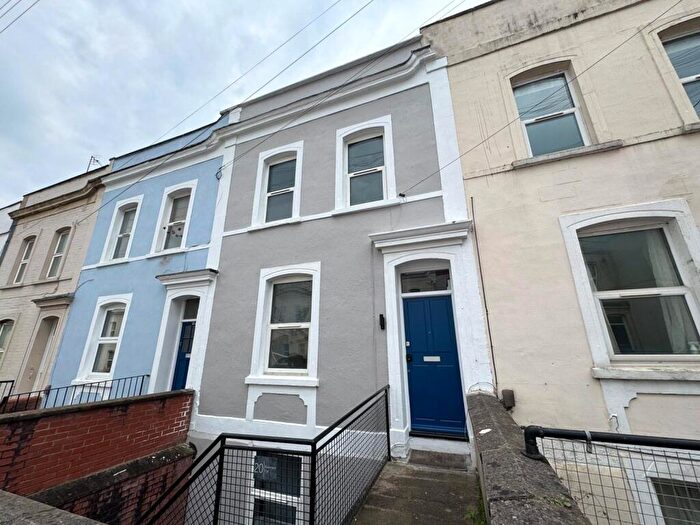 1 Bedroom Flat To Rent In Campbell Street, Bristol, Somerset, BS2