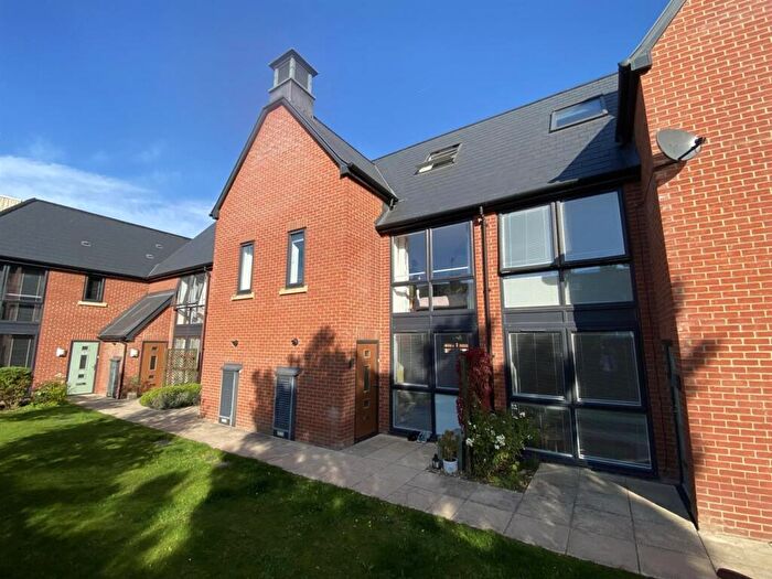 2 Bedroom Semi-Detached House To Rent In Wedmore Court, Wantage, OX12
