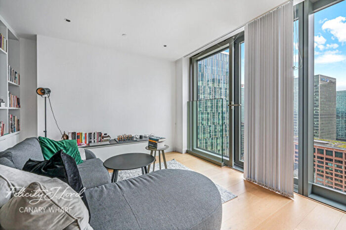 Studio For Sale In Landmark Pinnacle, Marsh Wall, London, E14