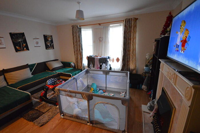 4 Bedroom Town House To Rent In Chamberlayne Avenue, Wembley, HA9