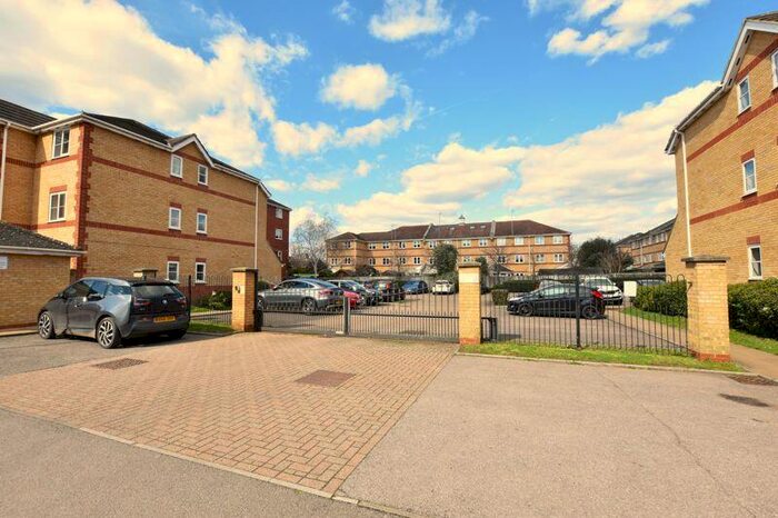 2 Bedroom Flat To Rent In Winery Lane, Kingston Upon Thames, KT1