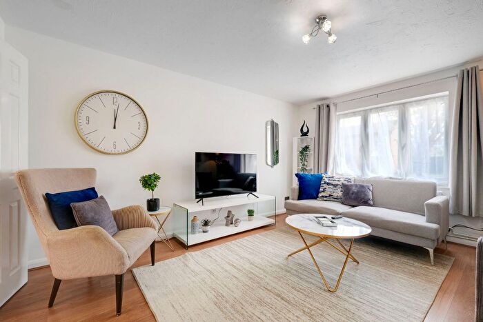 4 Bedroom Semi-detached House To Rent In Sharp Close, Aylesbury, HP21