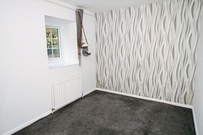 2 Bedroom End Of Terrace House To Rent In Somersby Close, Luton, LU1