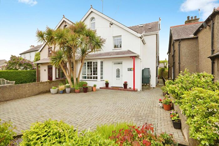 5 Bedroom Semi-Detached House For Sale In Lon Penrhos, Pwllheli, Gwynedd, LL53