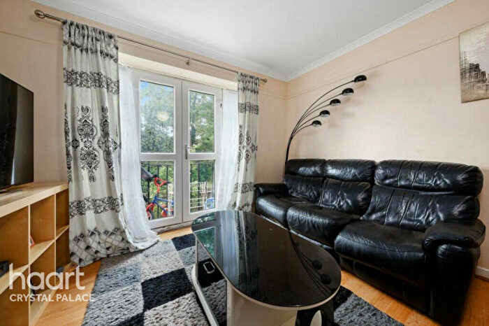 2 Bedroom Flat For Sale In Charters Close, London, SE19