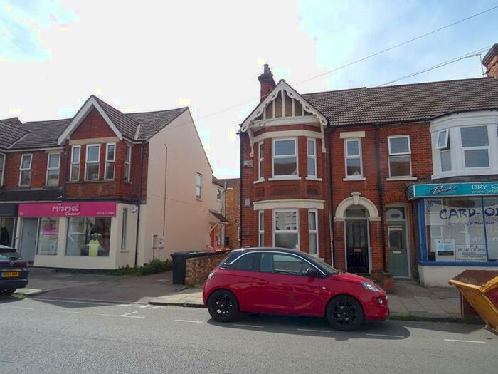 2 Bedroom Apartment To Rent In Castle Road, Bedford, MK40