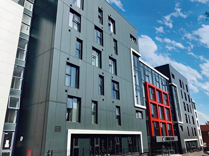 Studio To Rent In Dumfries Street, Luton, Bedfordshire, LU1