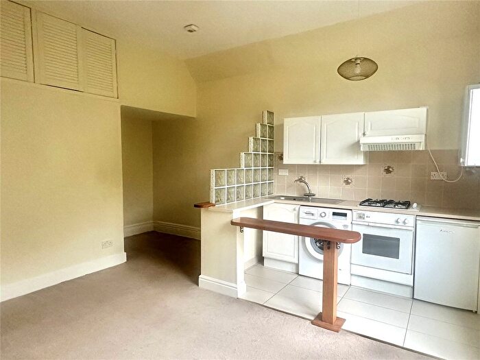 Studio To Rent In Malbrook Road, London, SW15