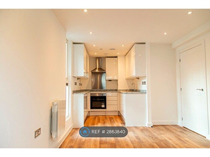 1 Bedroom Flat To Rent In Winnall Manor Road, Winchester, SO23