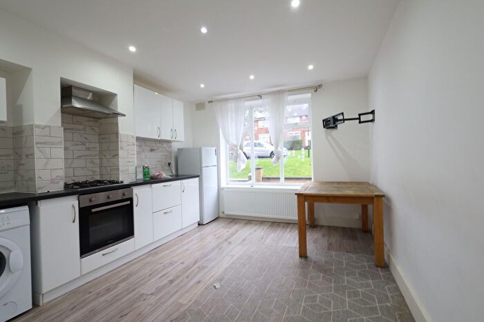 3 Bedroom Maisonette To Rent In Wittenham Way, Chingford, E4